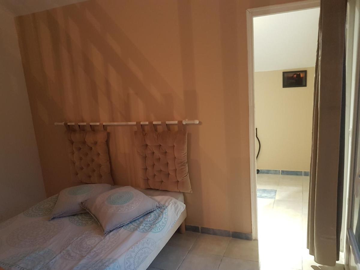 Bed and Breakfast Le Betrot Estissac Exterior foto