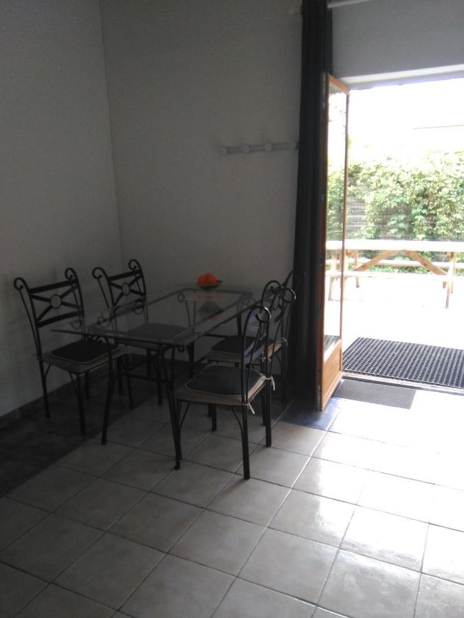 Bed and Breakfast Le Betrot Estissac Exterior foto