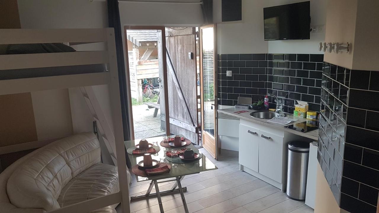 Bed and Breakfast Le Betrot Estissac Exterior foto